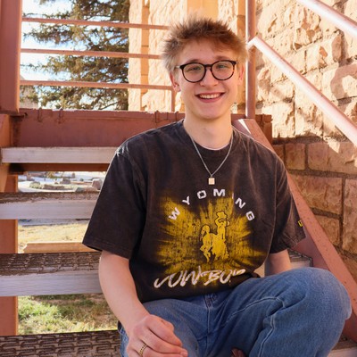 New Era® Wyoming Bucking Horse Sunburst Tee